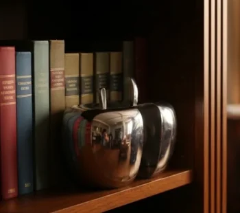 APPLE BOOKEND